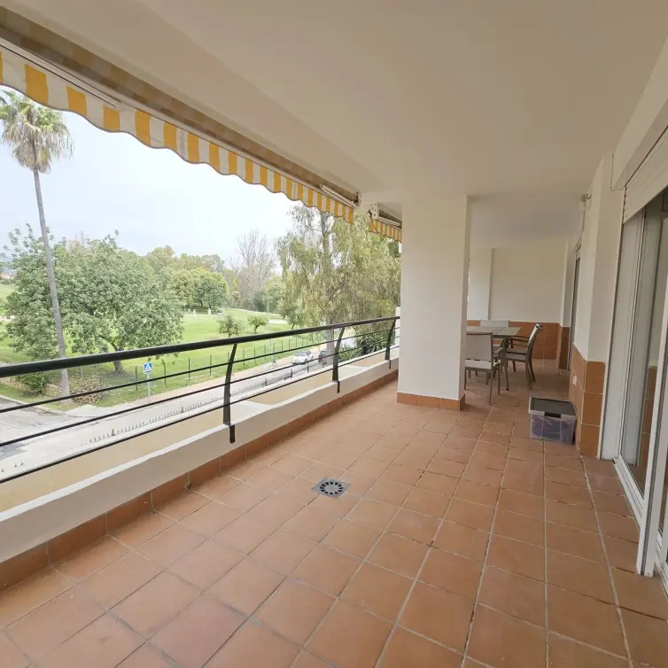 Sale of middle floor apartment in Guadalmina Alta