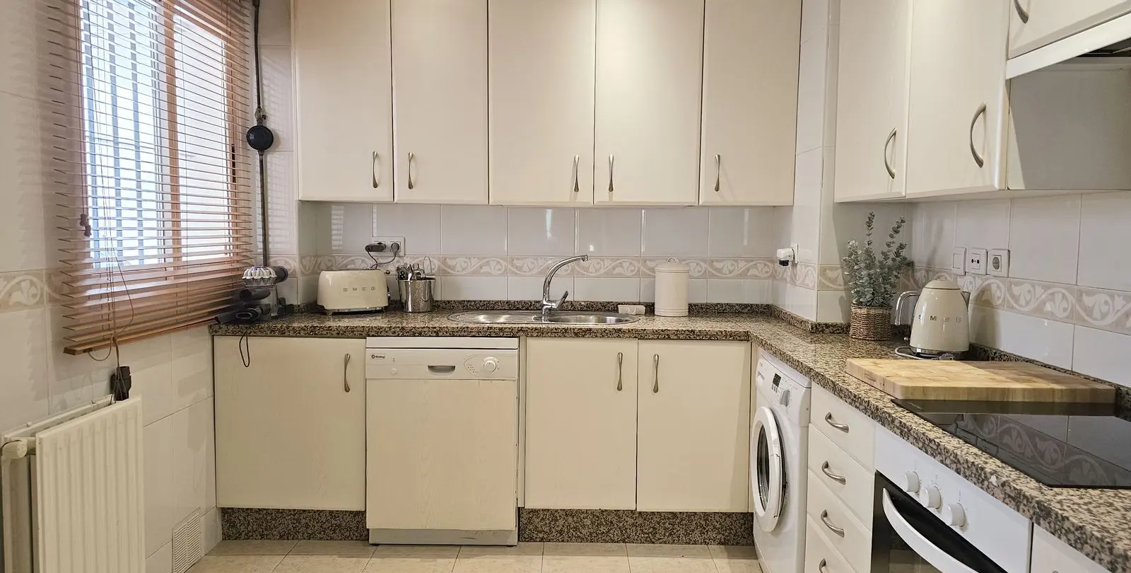 Venta de apartamento en planta media en Guadalmina Alta 5