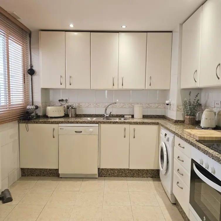 Sale of middle floor apartment in Guadalmina Alta