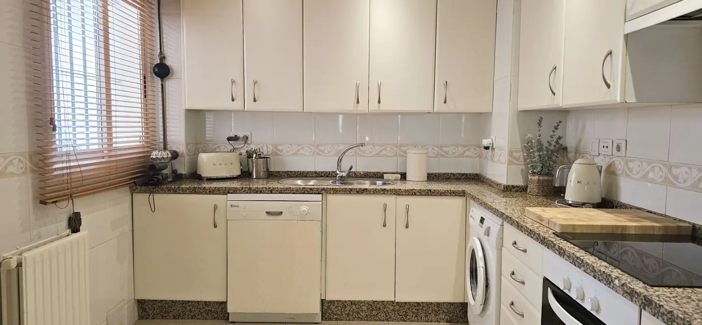 Sale of middle floor apartment in Guadalmina Alta 4