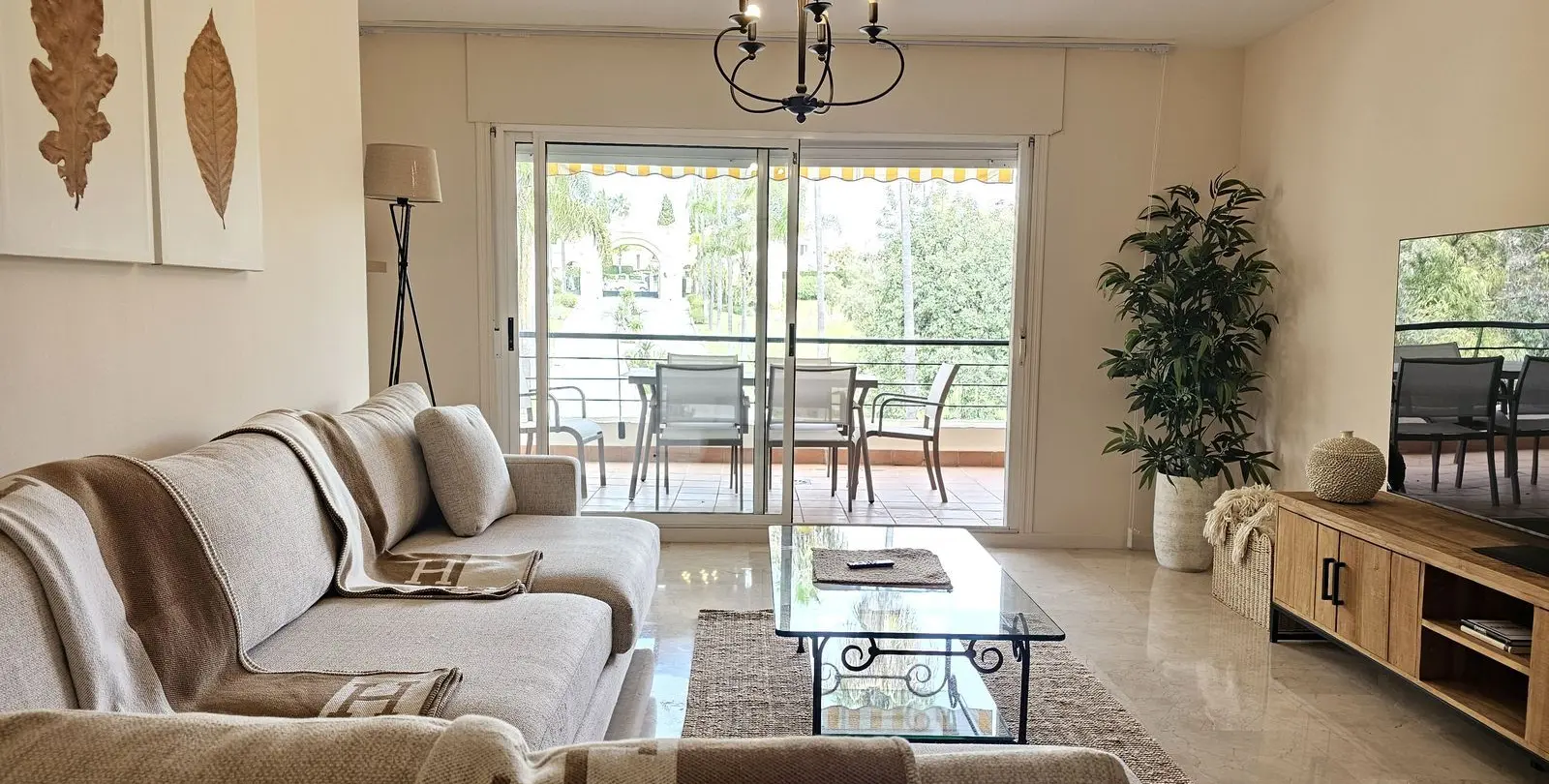 Venta de apartamento en planta media en Guadalmina Alta 6