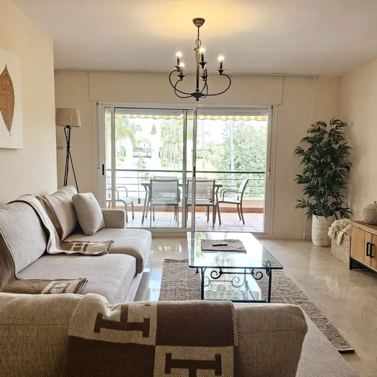 Sale of middle floor apartment in Guadalmina Alta