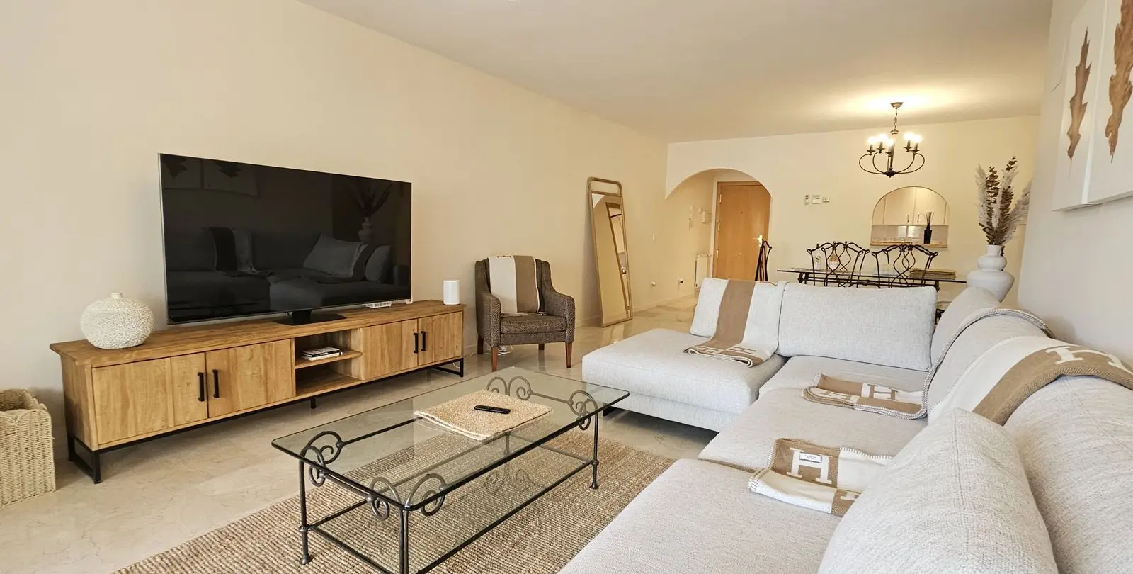 Venta de apartamento en planta media en Guadalmina Alta 7