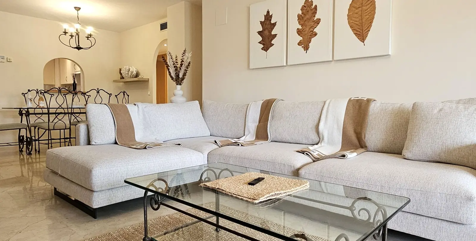 Venta de apartamento en planta media en Guadalmina Alta 8