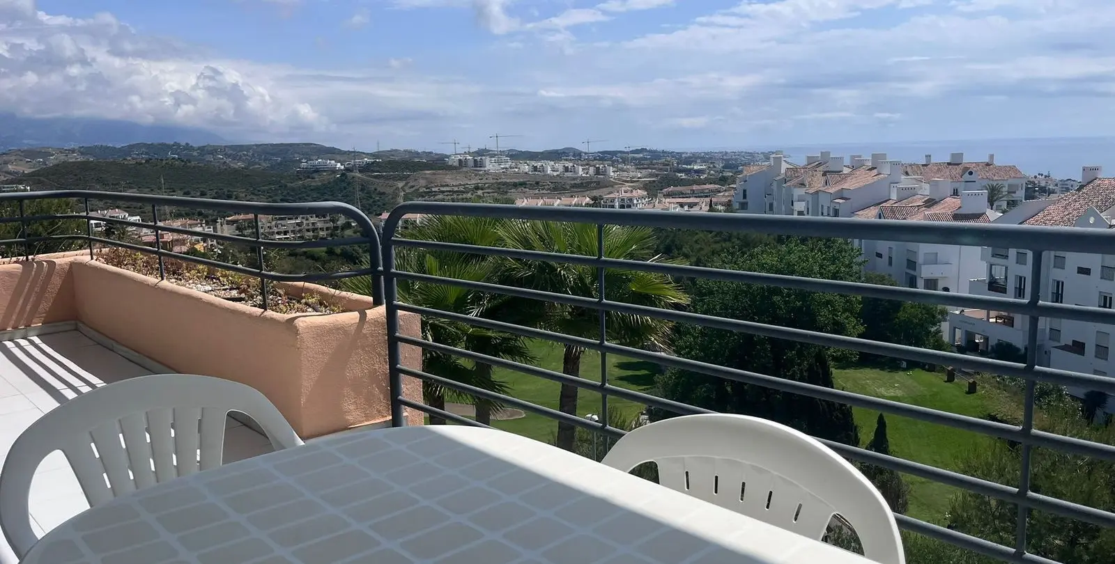 Продажа двухуровневого пентхауса в Mijas Costa 28