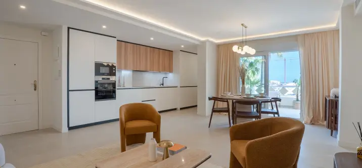 Продажа апартаментов на среднем этаже в Las Chapas 0