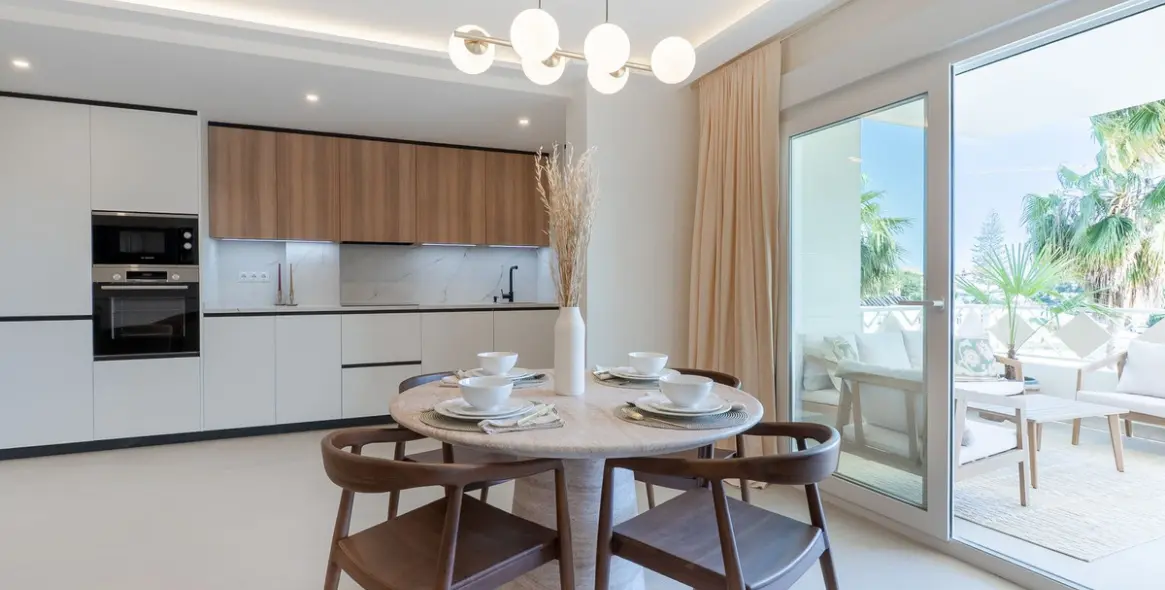 Продажа апартаментов на среднем этаже в Las Chapas 7