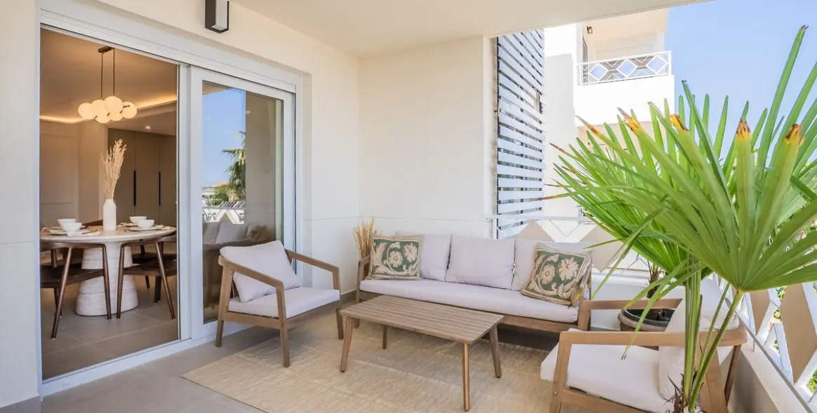 Продажа апартаментов на среднем этаже в Las Chapas 13