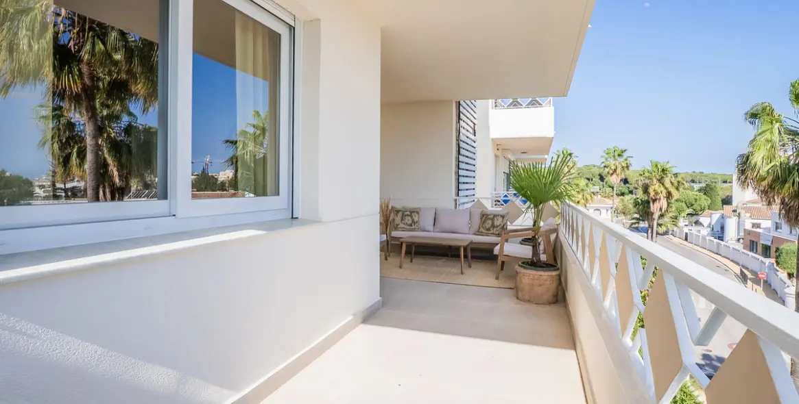 Продажа апартаментов на среднем этаже в Las Chapas 14