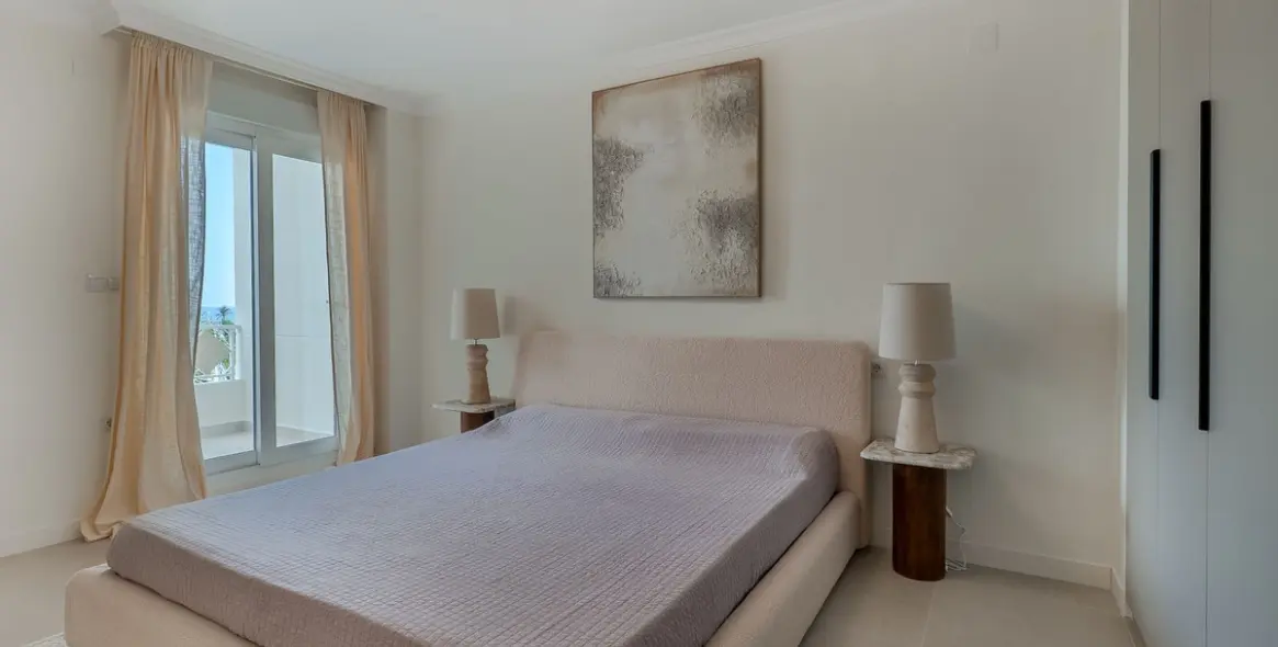 Продажа апартаментов на среднем этаже в Las Chapas 18