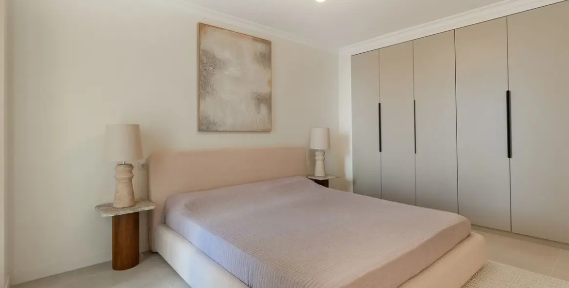 Продажа апартаментов на среднем этаже в Las Chapas 19