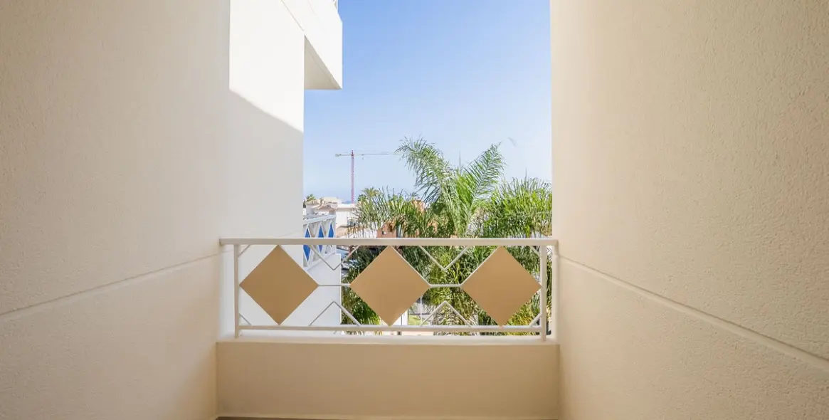 Продажа апартаментов на среднем этаже в Las Chapas 21