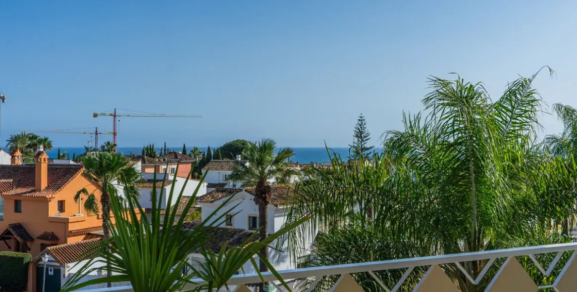 Продажа апартаментов на среднем этаже в Las Chapas 22