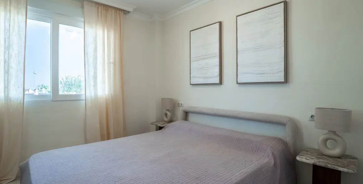 Продажа апартаментов на среднем этаже в Las Chapas 23