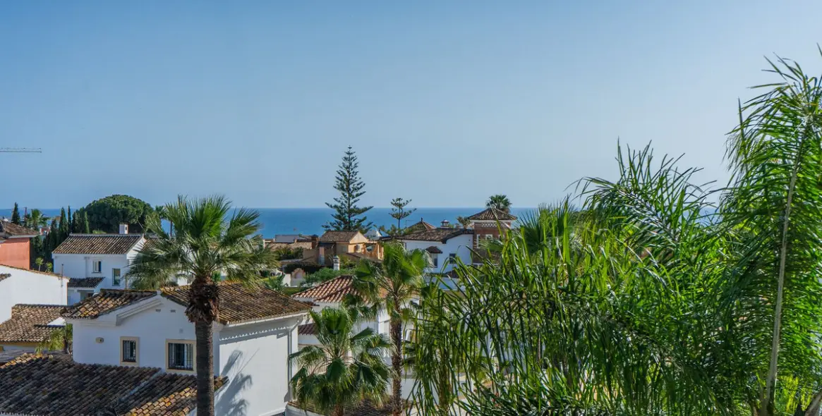 Продажа апартаментов на среднем этаже в Las Chapas 26