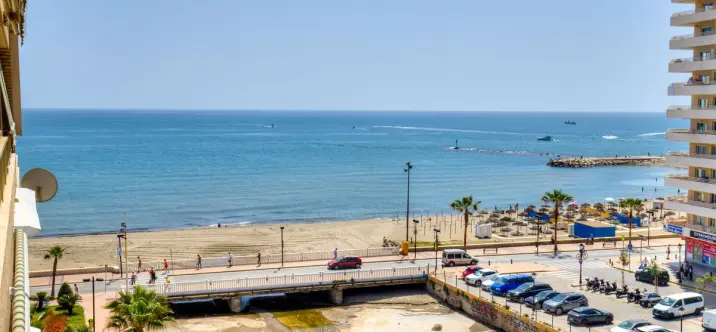 Sale of middle floor apartment in Fuengirola 2