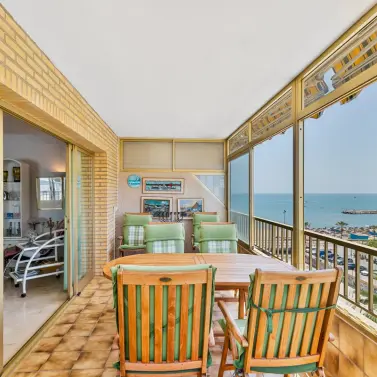 Sale of middle floor apartment in Fuengirola