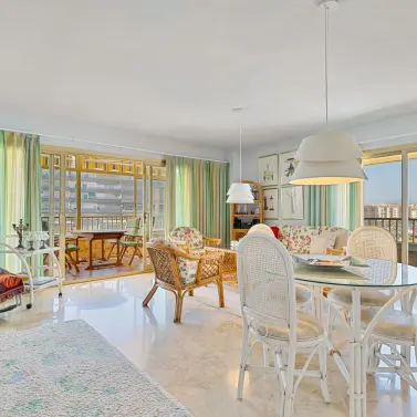 Sale of middle floor apartment in Fuengirola