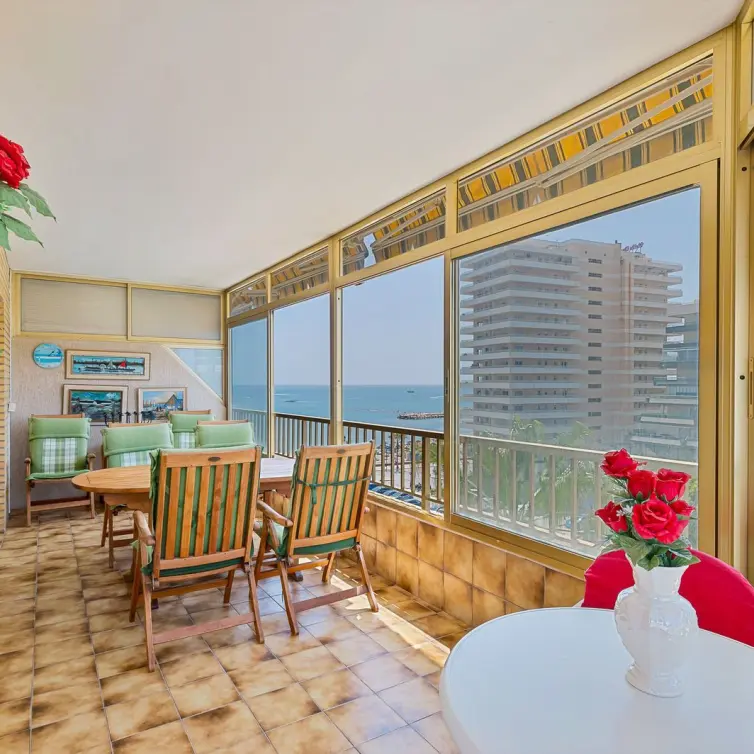 Sale of middle floor apartment in Fuengirola