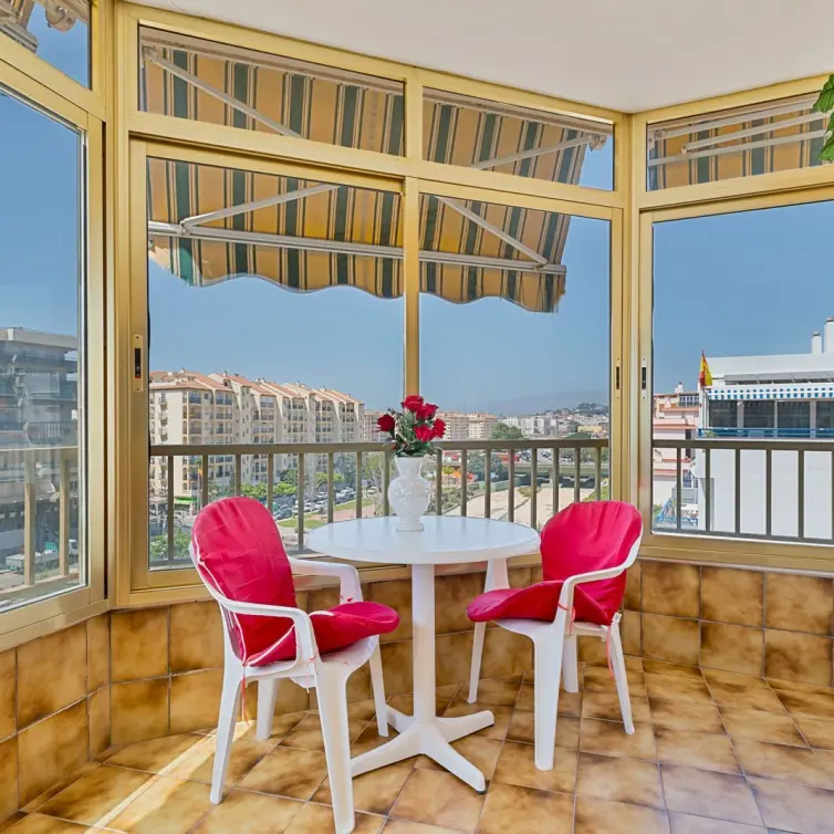 Sale of middle floor apartment in Fuengirola