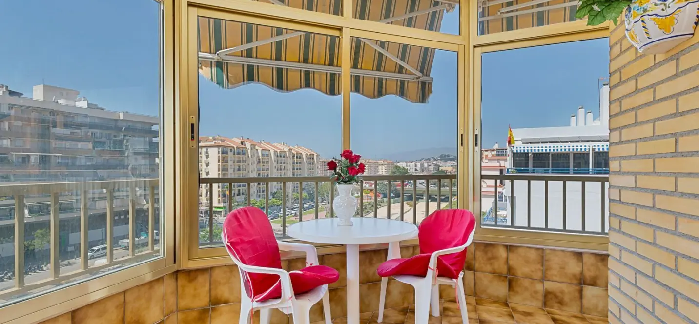 Sale of middle floor apartment in Fuengirola 4