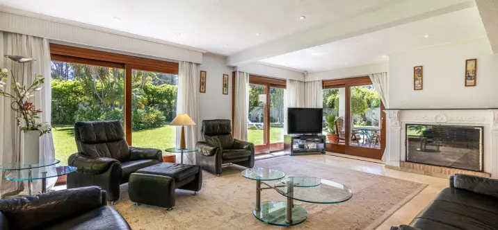 Продажа  отдельно стоящей виллы в New Golden Mile 1