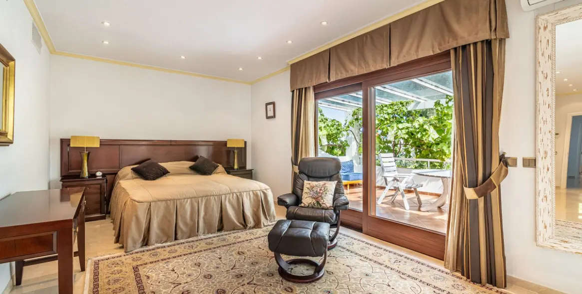 Продажа  отдельно стоящей виллы в New Golden Mile 5