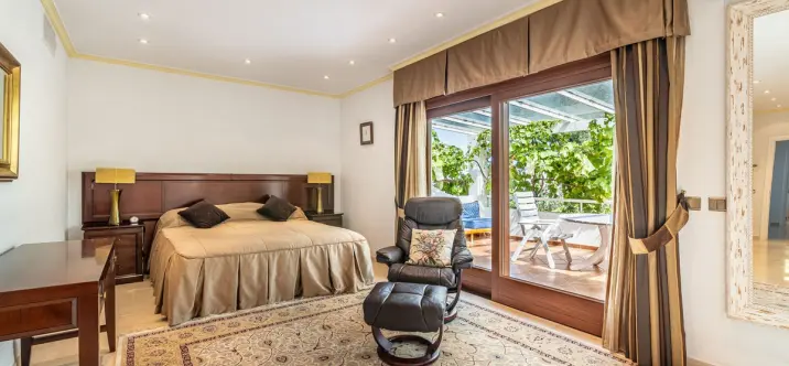 Продажа  отдельно стоящей виллы в New Golden Mile 4