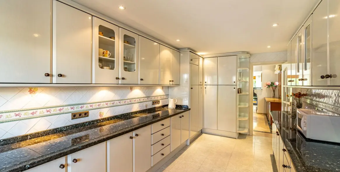 Продажа  отдельно стоящей виллы в New Golden Mile 11