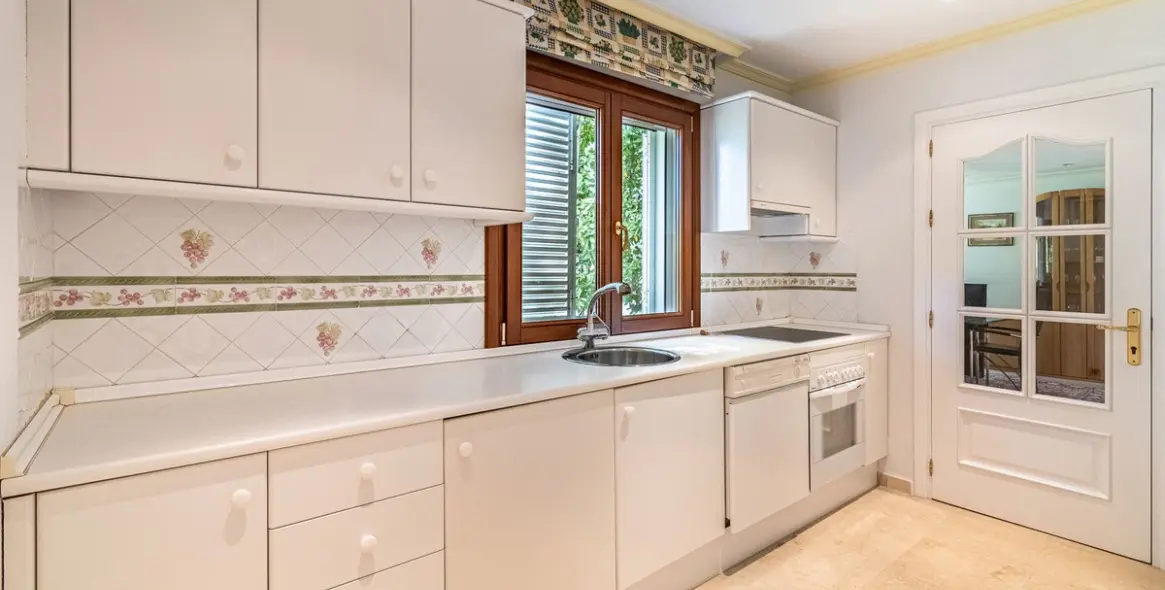 Продажа  отдельно стоящей виллы в New Golden Mile 12