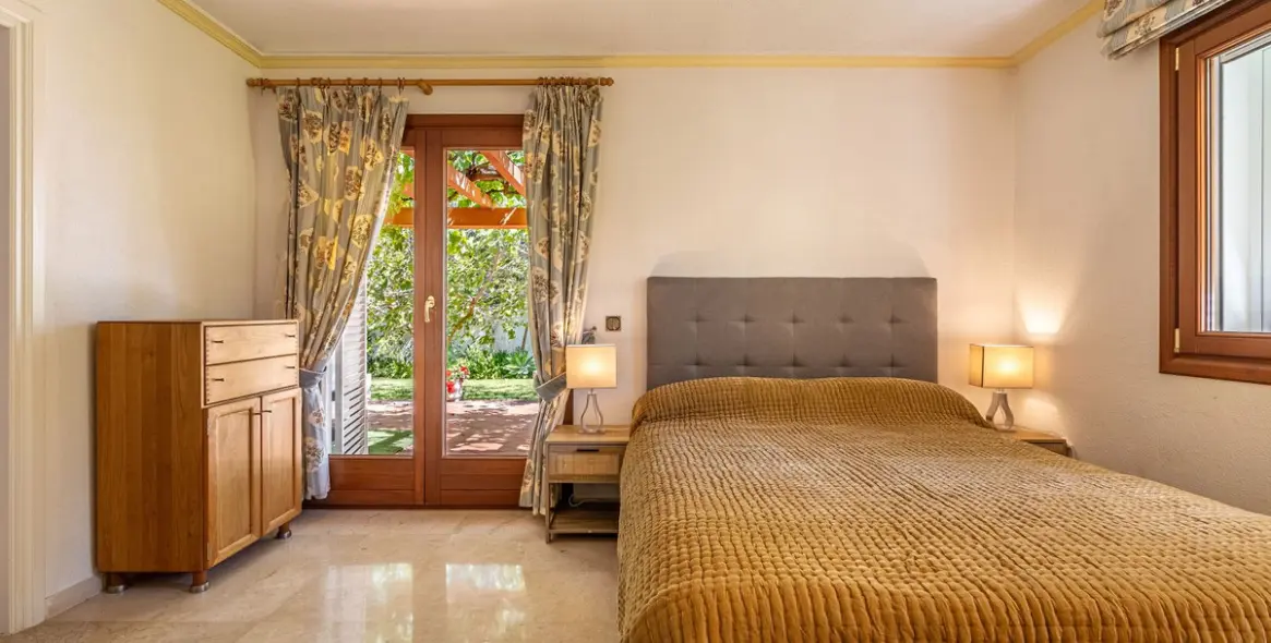 Продажа  отдельно стоящей виллы в New Golden Mile 18