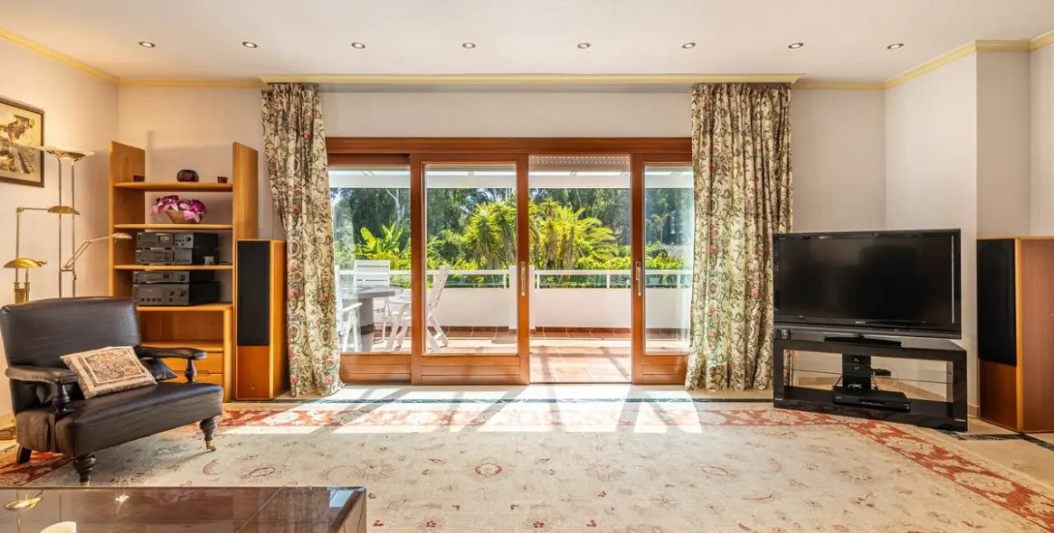 Продажа  отдельно стоящей виллы в New Golden Mile 19