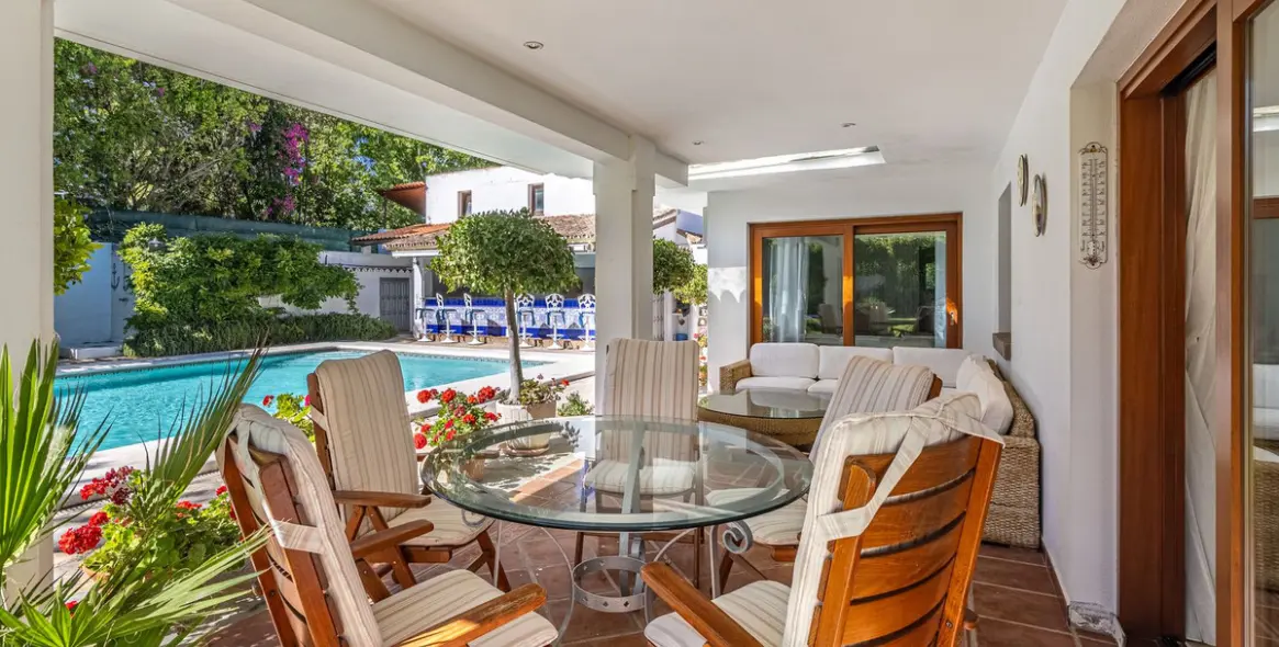 Продажа  отдельно стоящей виллы в New Golden Mile 28