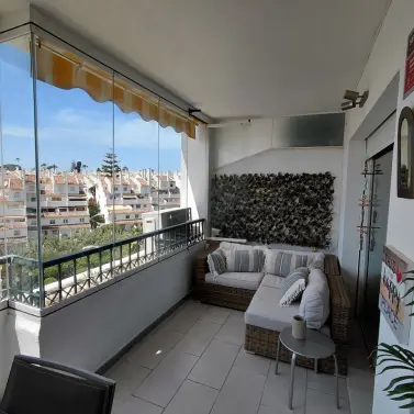 Продажа апартаментов на среднем этаже в Calahonda