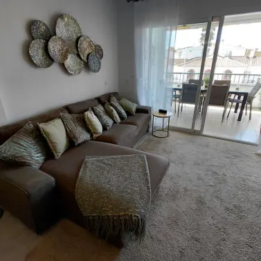 Продажа апартаментов на среднем этаже в Calahonda