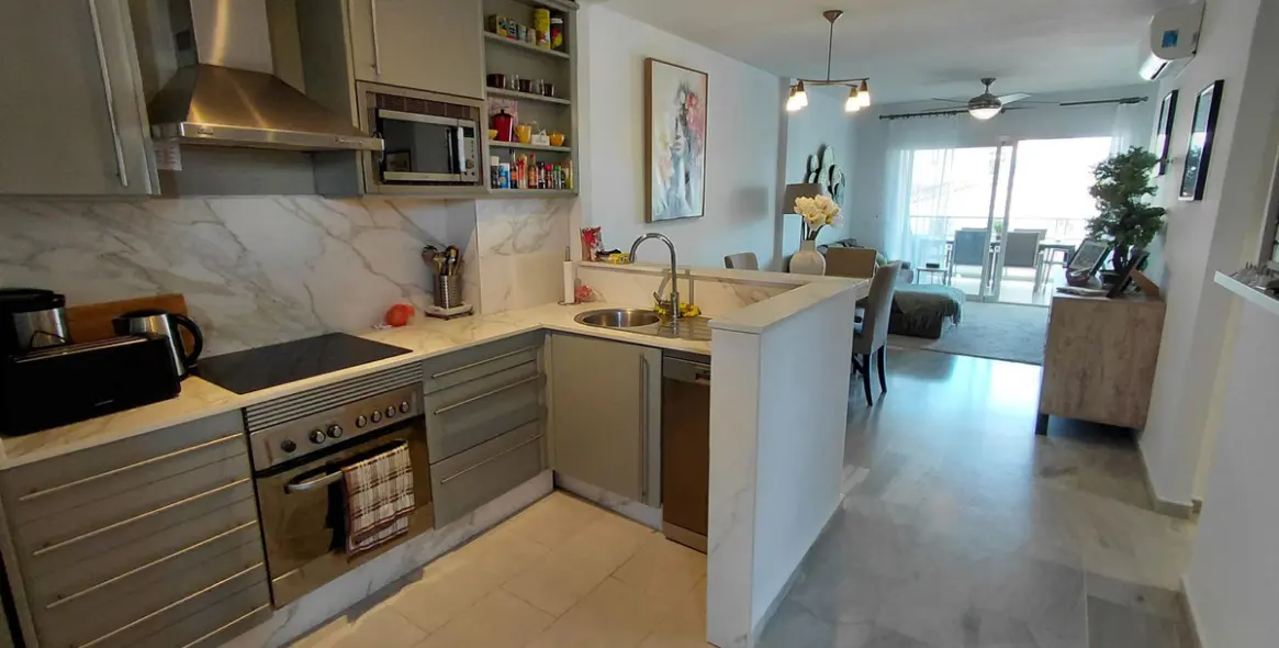 Продажа апартаментов на среднем этаже в Calahonda 5