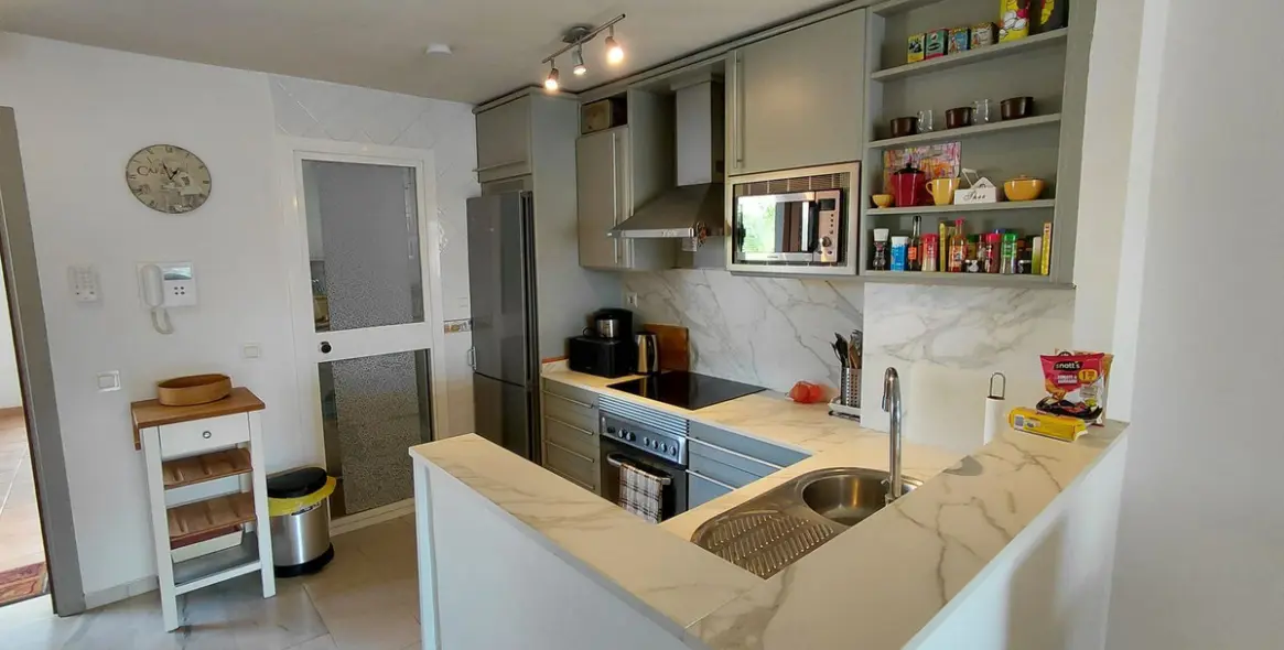 Продажа апартаментов на среднем этаже в Calahonda 6