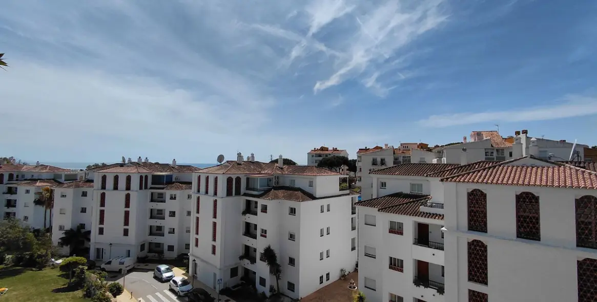 Продажа апартаментов на среднем этаже в Calahonda 9