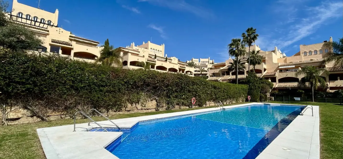 Sale of ground floor apartment in Elviria 0