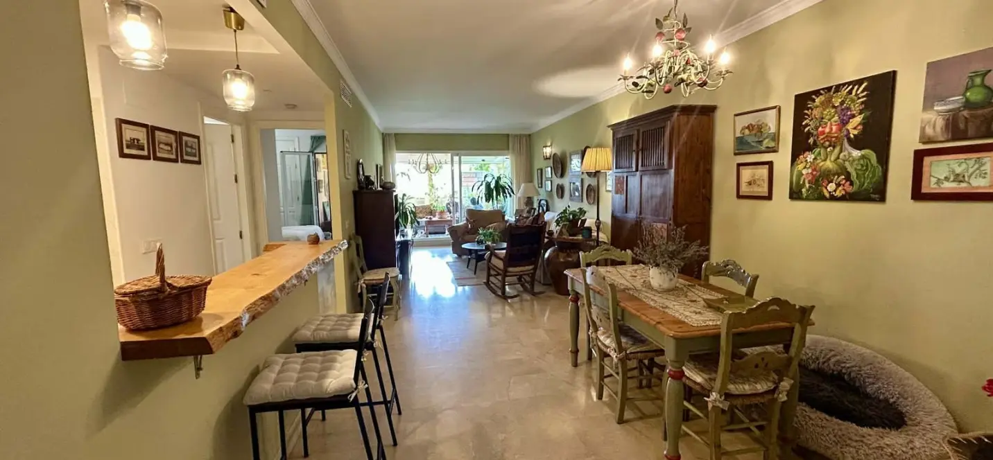 Sale of ground floor apartment in Elviria 2