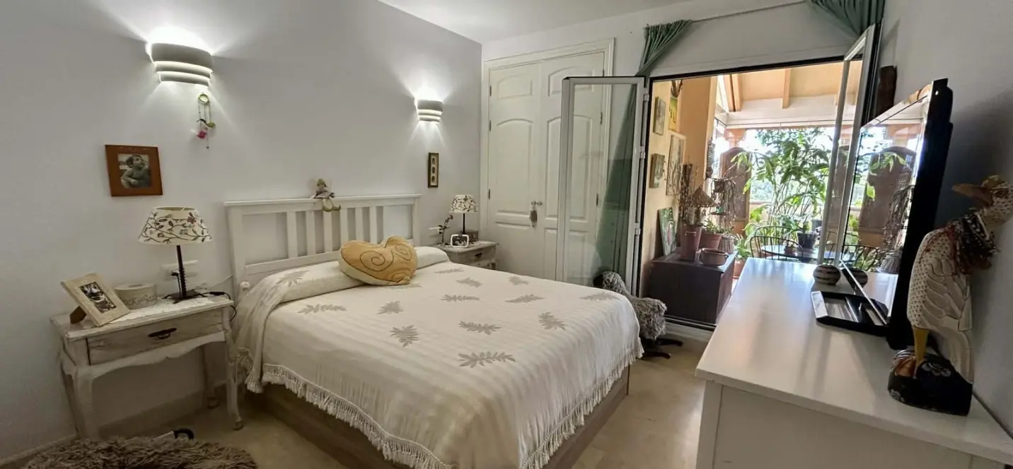 Sale of ground floor apartment in Elviria 4