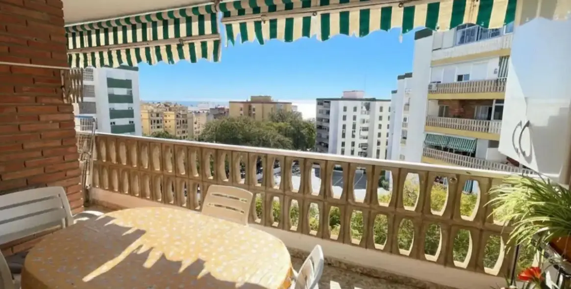 Venta de apartamento en planta media en Marbella 2