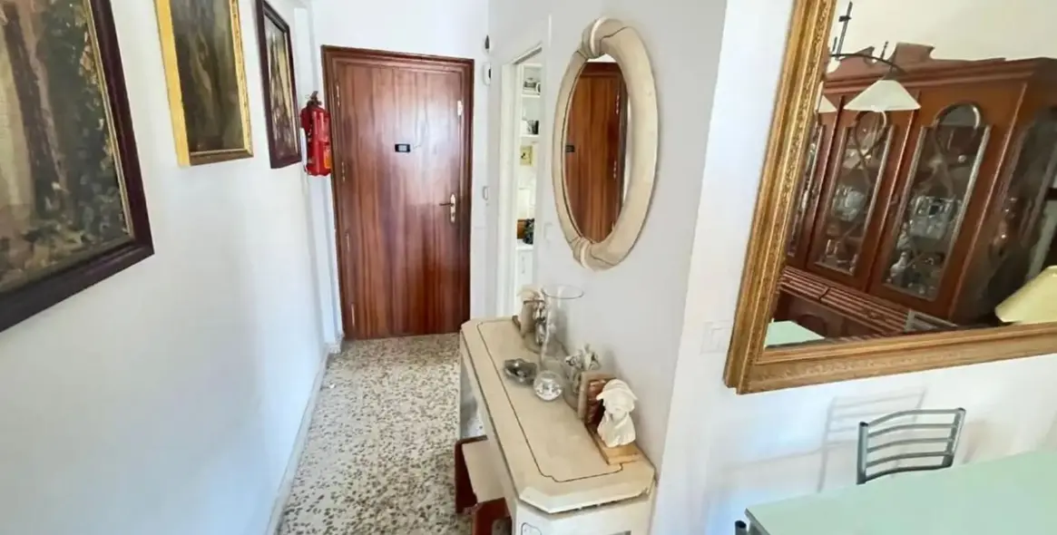 Venta de apartamento en planta media en Marbella 17