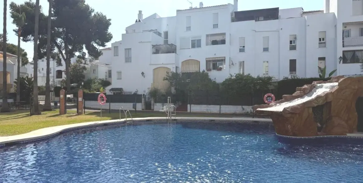 Sale of penthouse in Elviria 2