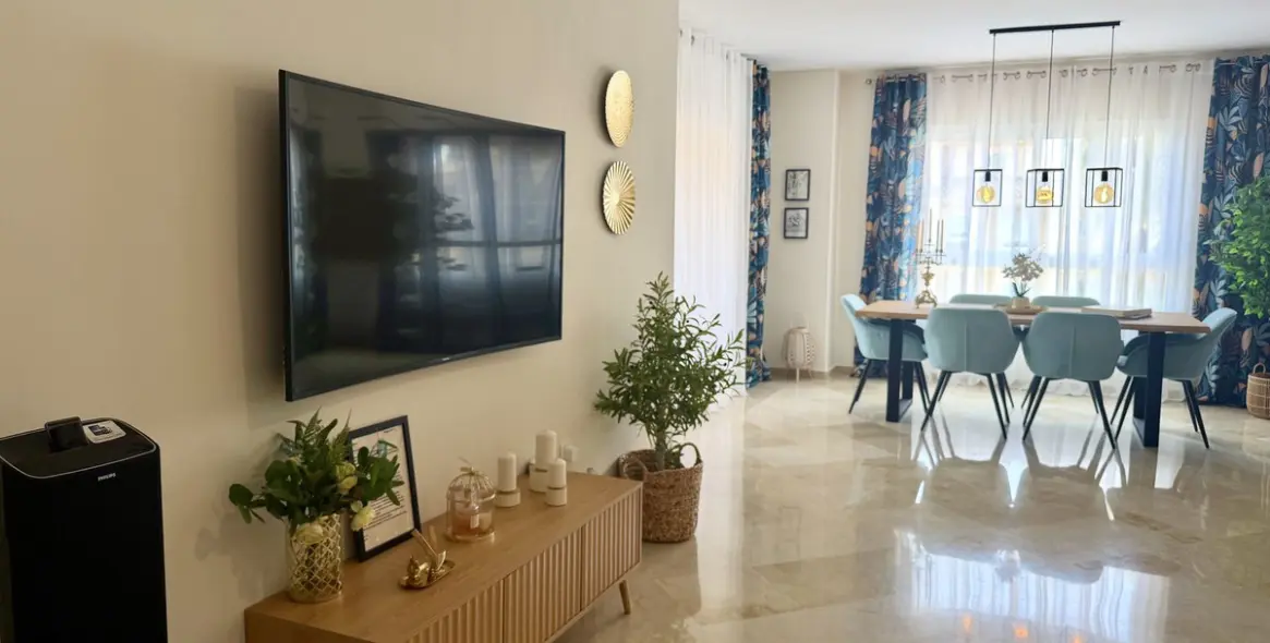 Sale of middle floor apartment in Calahonda 2