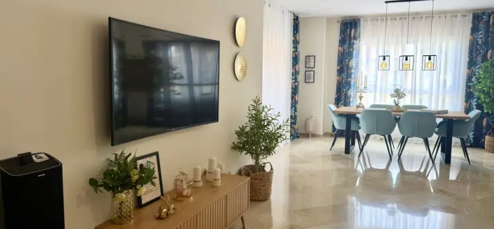 Venta de apartamento en planta media en Calahonda 1