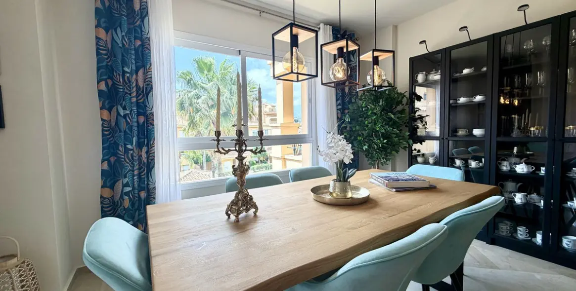 Sale of middle floor apartment in Calahonda 4
