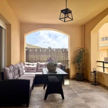 Venta de apartamento en planta media en Calahonda