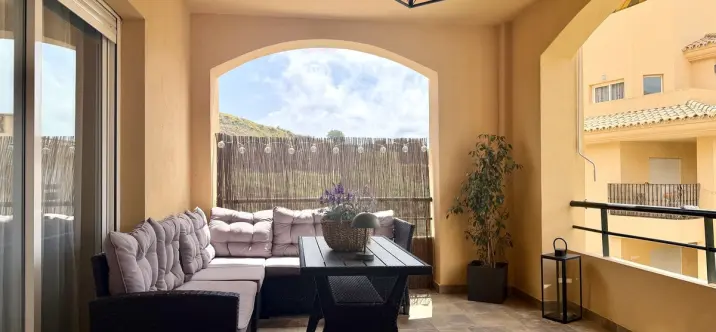 Venta de apartamento en planta media en Calahonda 4