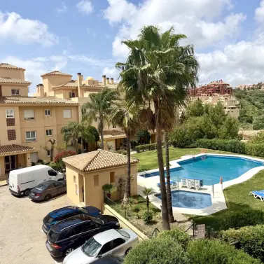Venta de apartamento en planta media en Calahonda